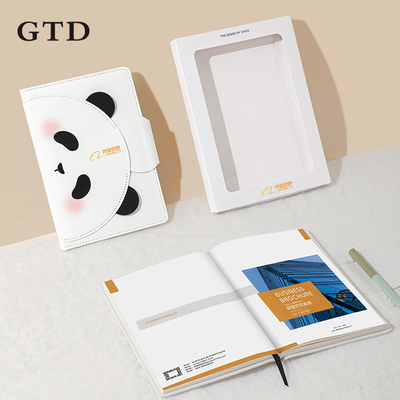 Encantador cuaderno de libros de dibujos animados de Panda. Perfecto para la ocasión del año.