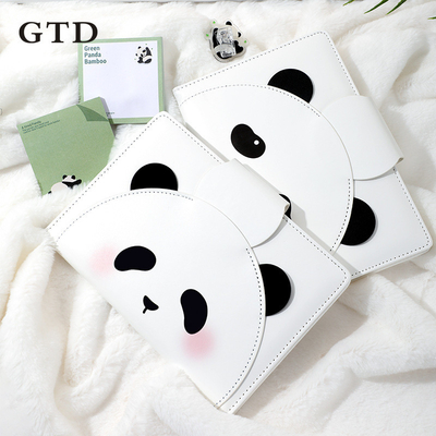 Encantador cuaderno de libros de dibujos animados de Panda. Perfecto para la ocasión del año.