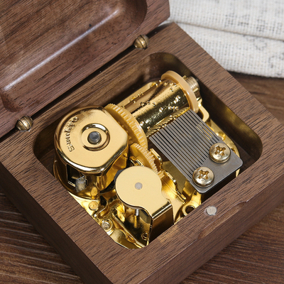 Impresión UV Movimiento Walnut Octopus Caja de música para decoración de escritorio y creatividad