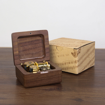 Impresión UV Movimiento Walnut Octopus Caja de música para decoración de escritorio y creatividad