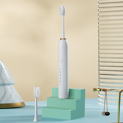 El set de cepillo de dientes eléctrico con logotipo personalizado tamaño pequeño 3 cabezas de cepillo Impresión de pantalla de seda
