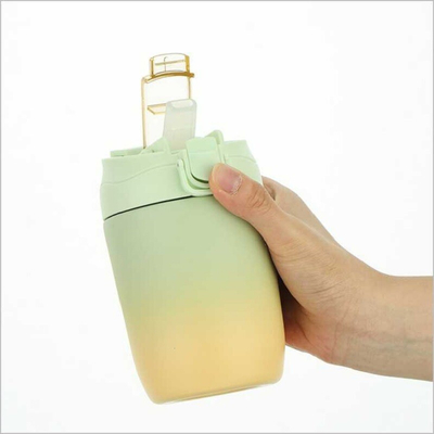 Agencia de viajes personalizada de colores aislados tazas y pajitas con 1 impresión a color