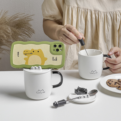 Idea de regalo para empleados Copo de agua de gato de dibujos animados con tapa de cuchara de cerámica y porta teléfono