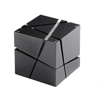 Cubo inalámbrico de Rubik altavoz Diseño colorido para relaciones de ex alumnos y reuniones de clase