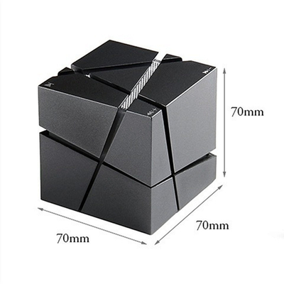 Cubo inalámbrico de Rubik altavoz Diseño colorido para relaciones de ex alumnos y reuniones de clase