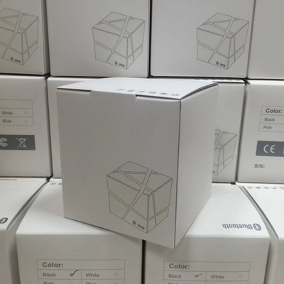 Cubo inalámbrico de Rubik altavoz Diseño colorido para relaciones de ex alumnos y reuniones de clase
