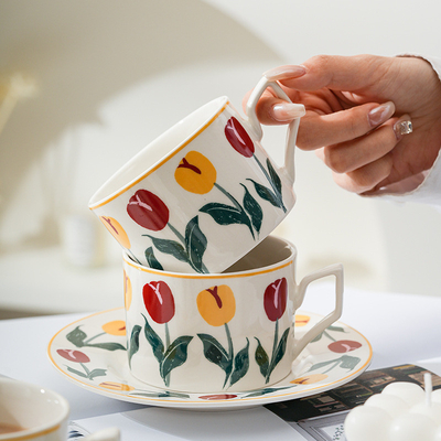 Regalo para el Día de la Madre Set de tazas y platos de café de tulipanes dibujados a mano con alto valor estético