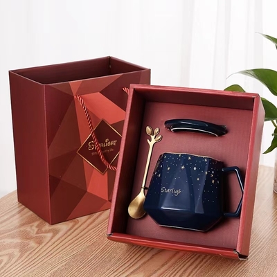 Para la ocasión de Pascua, es imprescindible tener el juego de regalos de tazas de cerámica.
