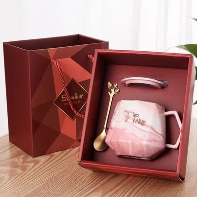 Para la ocasión de Pascua, es imprescindible tener el juego de regalos de tazas de cerámica.
