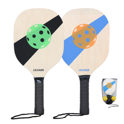 2 raquetas de madera y 2 pelotas de madera esenciales para promocionar su oficina