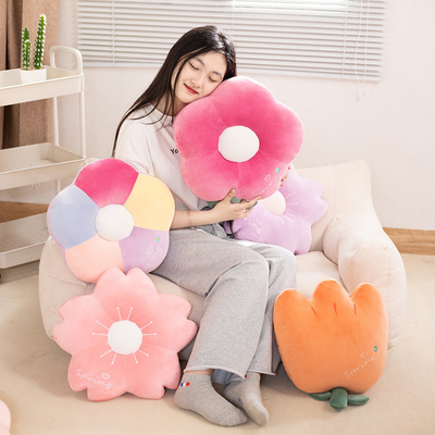 Las almohadas de flor de cerezo elevan su hotel y resort para la ocasión de la graduación