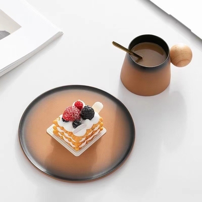 Impulsa tu negocio con el logotipo de la compañía de regalos de tazas para la celebración del aniversario