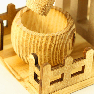 Ornamentación artesanal de escritorio Modelo de martillo de agua pequeño de madera para la industria agrícola
