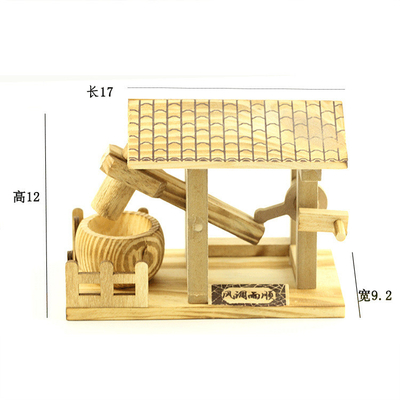 Ornamentación artesanal de escritorio Modelo de martillo de agua pequeño de madera para la industria agrícola