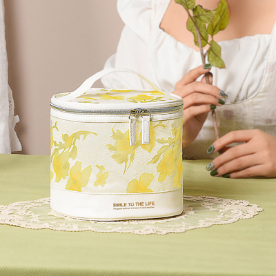 Presentación elegante Conjunto de regalos Bolsa de aseo de gran capacidad con cilindro de flores oculto