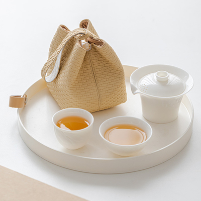 Conjunto de té con hoja de plátano de porcelana blanca en relieve perfecto para el Día de los Inocentes.
