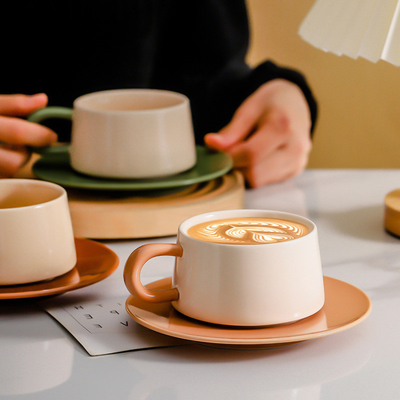 Scenarios de uso Set de tazas y platillos de lujo para ocasiones especiales
