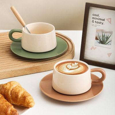 Scenarios de uso Set de tazas y platillos de lujo para ocasiones especiales