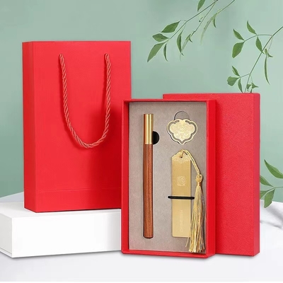 Relaciones con los alumnos y reuniones de clase Caja de regalos culturales clásicos con pluma de madera