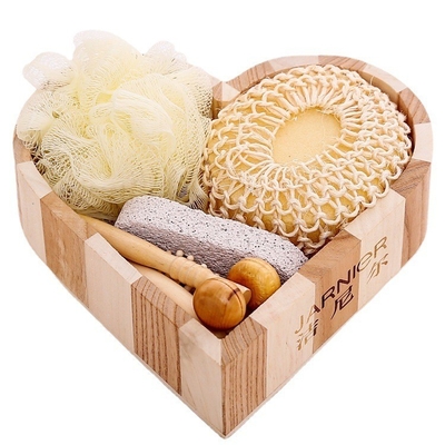 Artículo caliente para el año regalo de la espada conjunto y suministros de baño en la caja de regalos de ducha en forma de corazón