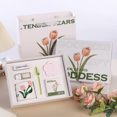 Celebra el Día de la Mujer con el regalo perfecto Caja de regalo de velas de aromaterapia con flores creativas