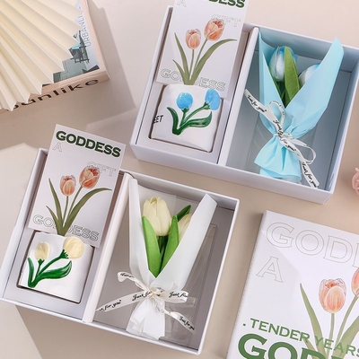 Celebra el Día de la Mujer con el regalo perfecto Caja de regalo de velas de aromaterapia con flores creativas