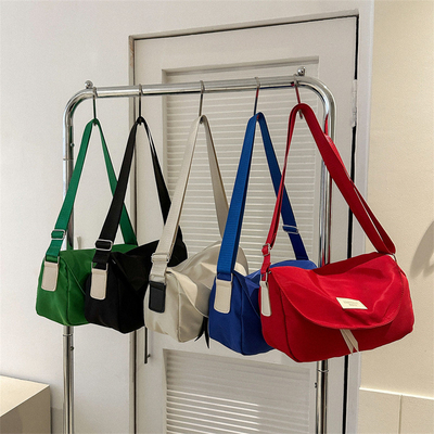 Logotipo del cliente Bolso de viajero de moda Color sólido Bolso de cuerpo cruzado sencillo Regalo para empleados