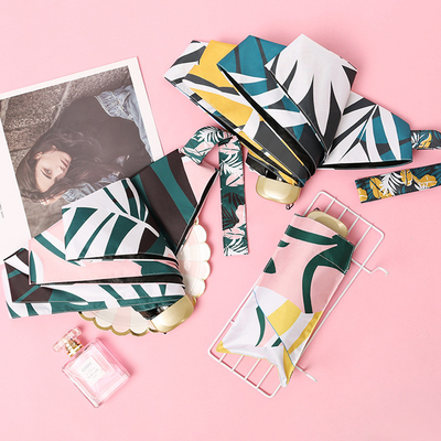 Color personalizado Pequeño vinilo fresco Paraguas de bolsillo soleado y lluvioso para regalos de exposición