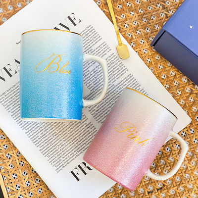 Haz que su día sea especial con esta taza de cerámica y un conjunto de toallas de regalo de oso en estilo creativo.