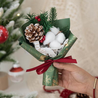 Bouquet festivo de Navidad con flores secas y algodón objetivo Agencia de viajes de usuario final