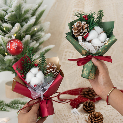 Bouquet festivo de Navidad con flores secas y algodón objetivo Agencia de viajes de usuario final