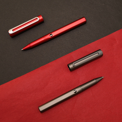 Conjunto de regalos para la industria agrícola libro de contabilidad de mano firma pluma insignia y ornamento de fénix