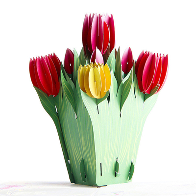 Sorprende a tu maestra con una tarjeta de felicitación de tulipanes en 3D
