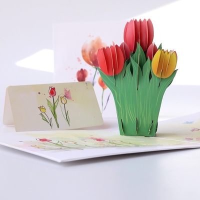 Sorprende a tu maestra con una tarjeta de felicitación de tulipanes en 3D