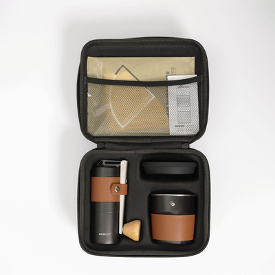 Conjunto de café portátil al aire libre con molinilla de frijoles giratoria a mano y combinación de taza de filtro