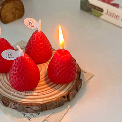 Agregue un toque de color a su escritorio con esta vela de aromaterapia de fresas personalizable