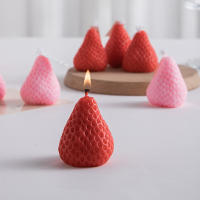Agregue un toque de color a su escritorio con esta vela de aromaterapia de fresas personalizable