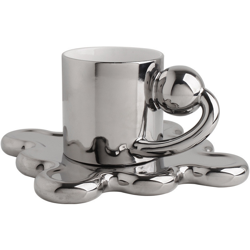 Traiga un toque de creatividad a su colección de tazas con este conjunto de tazas Planet
