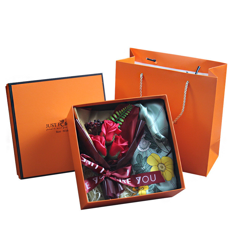 Set de recuerdos de bufanda de seda de colección regalo ideal para el Día de la Mujer de la agencia de viajes